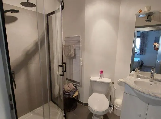 Les Ormes Enchastrayes